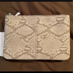 Putty snake street style clutch